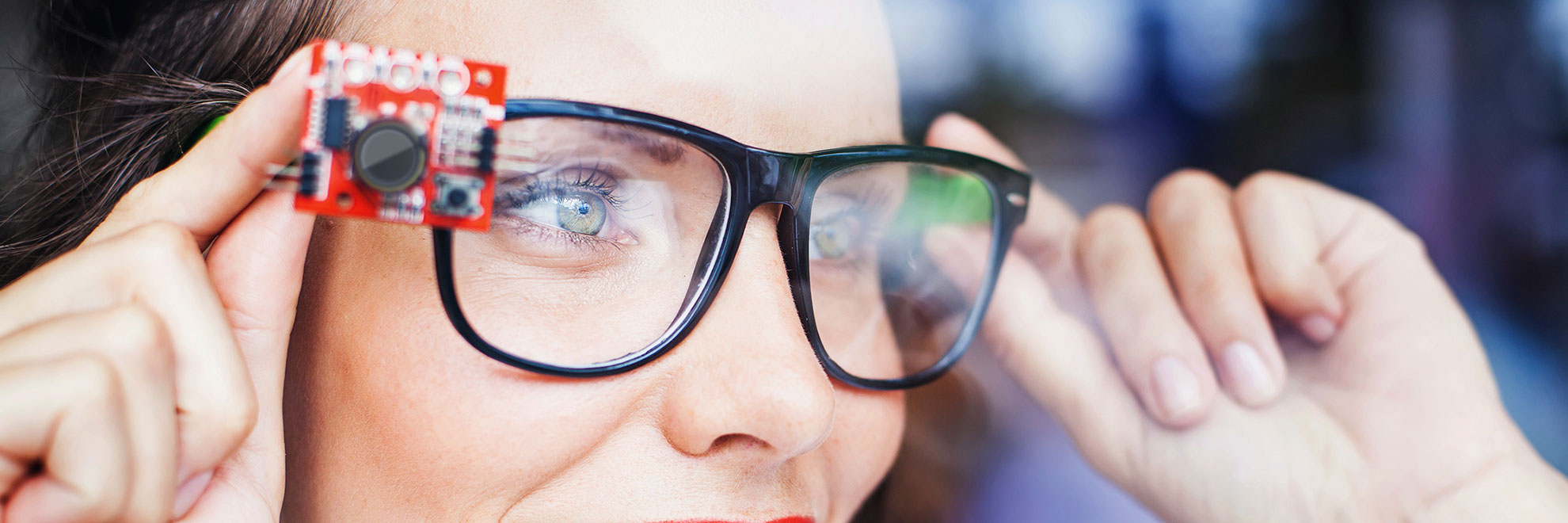 woman smart glasses