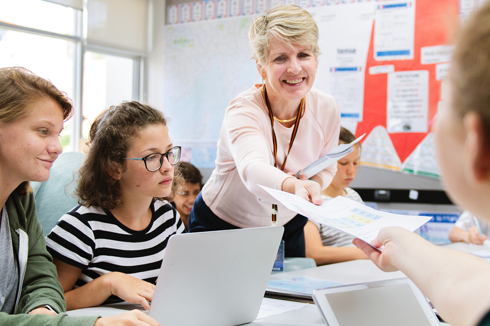 Så effektiviserar Skolverket med hjälp av AI-agenter 